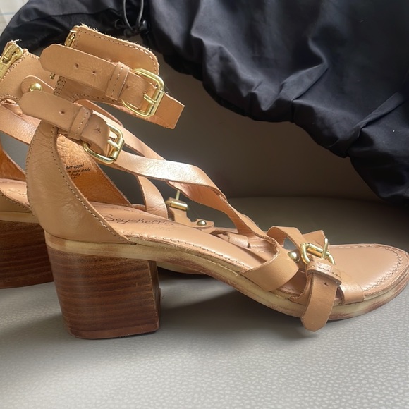 Seychelles Low Block Heel Beige Strappy Sandals - Picture 5 of 7